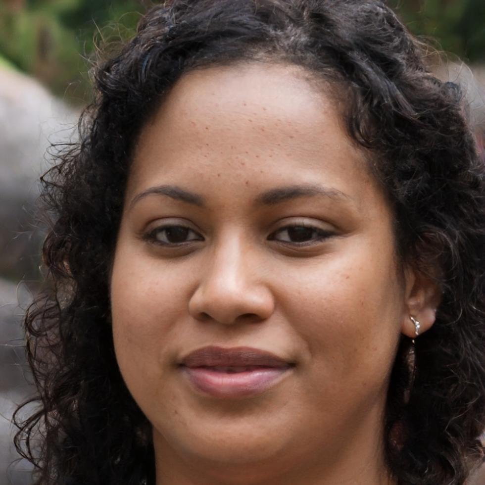 Elena Thornfield, Head of Education Programs at orentivaxlo