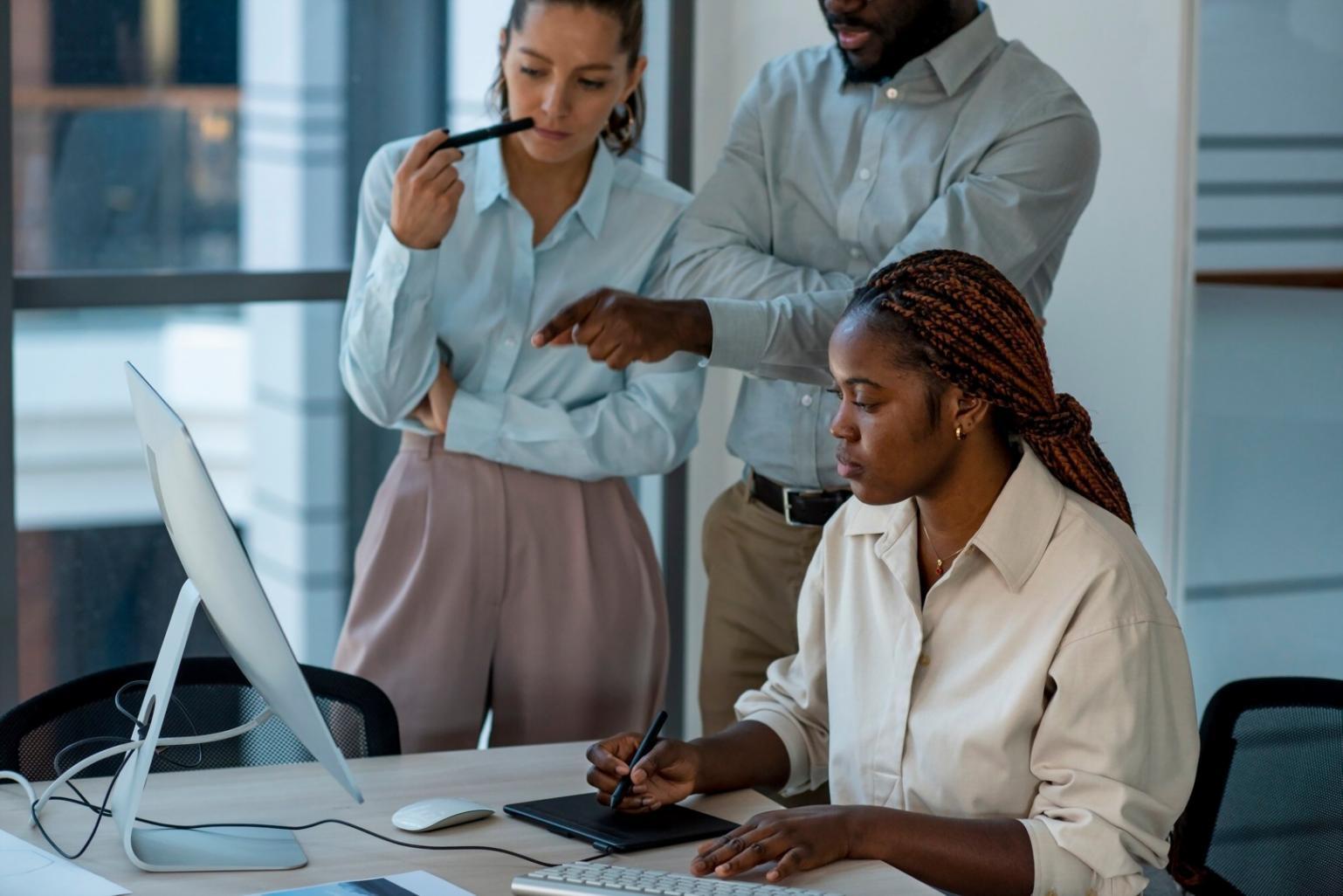 orentivaxlo financial education classroom with students engaged in interactive learning session